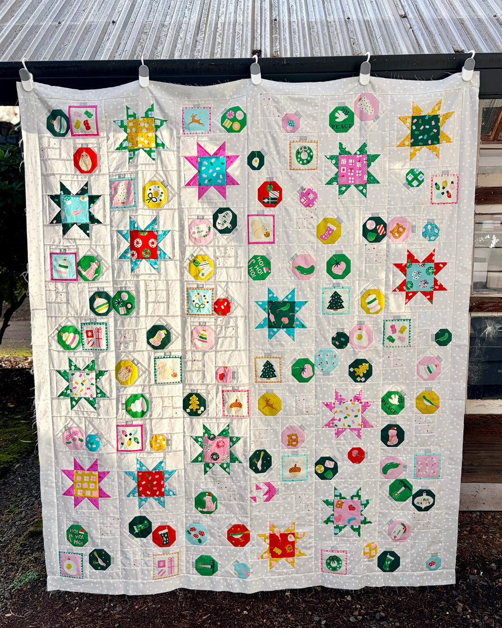 PRE-ORDER: Decorating Day "Merry Happy" Quilt Kit